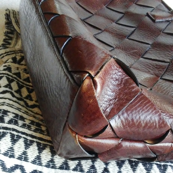 Wilson's Italian Leather Basket Weave Handbag - Picture 5 of 7